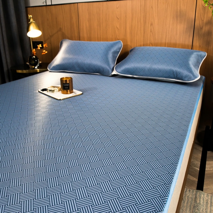 91家纺网 家纺一手货源 找家纺 莱家富 2026新款1800DA类抗菌艾草驱蚊碳光冰丝凉席三件套 饼干花-蓝