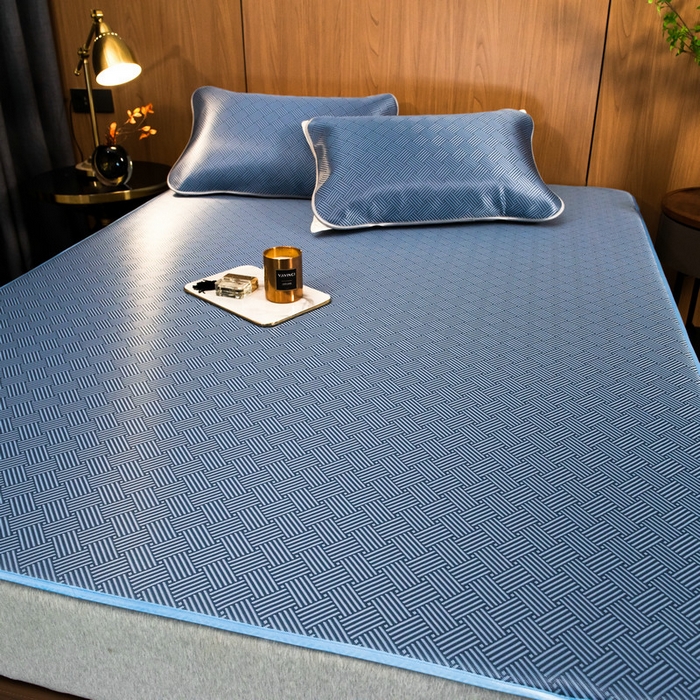 91家纺网 家纺一手货源 找家纺 莱家富 2026新款1800DA类抗菌艾草驱蚊碳光冰丝凉席三件套 饼干花-蓝