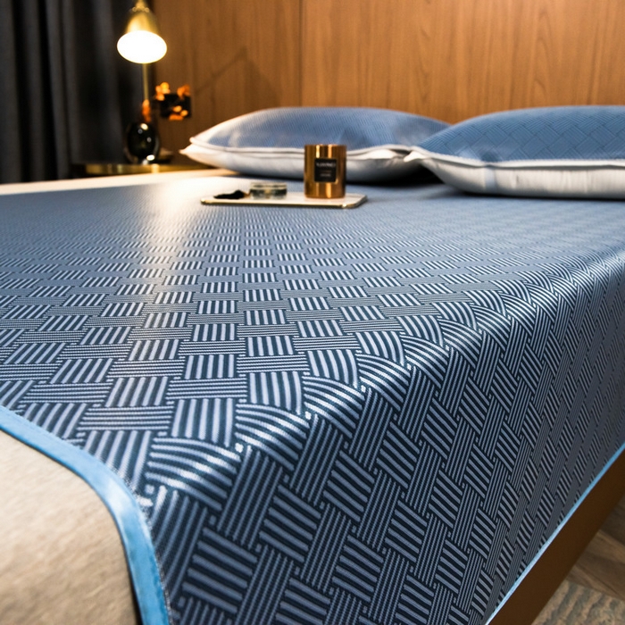 91家纺网 家纺一手货源 找家纺 莱家富 2026新款1800DA类抗菌艾草驱蚊碳光冰丝凉席三件套 饼干花-蓝