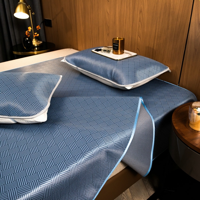 91家纺网 家纺一手货源 找家纺 莱家富 2026新款1800DA类抗菌艾草驱蚊碳光冰丝凉席三件套 饼干花-蓝