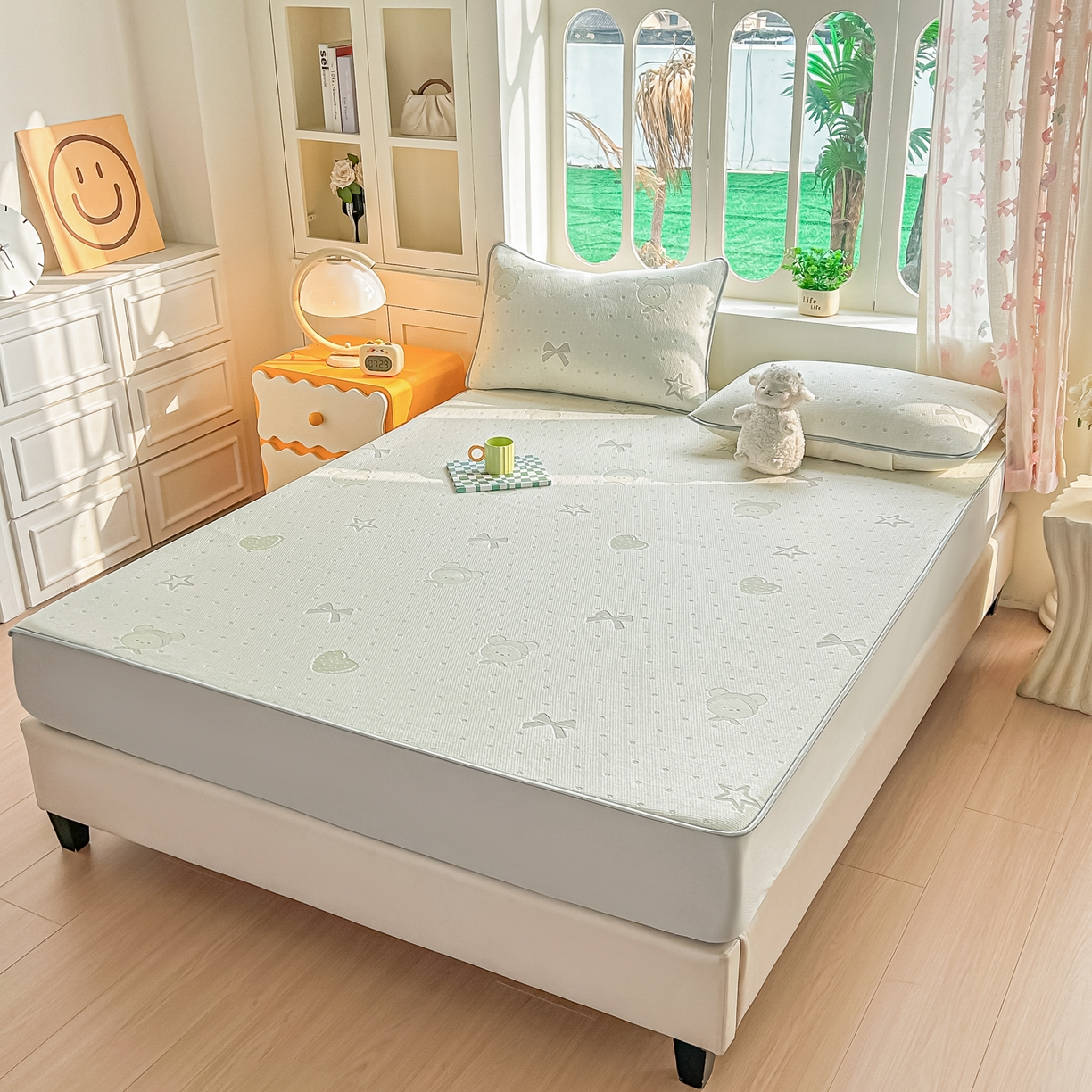 91家纺网 家纺一手货源 找家纺 小萌虎  2026年新款乙纶PE提花冰豆豆凉席床笠款卡通 小美熊