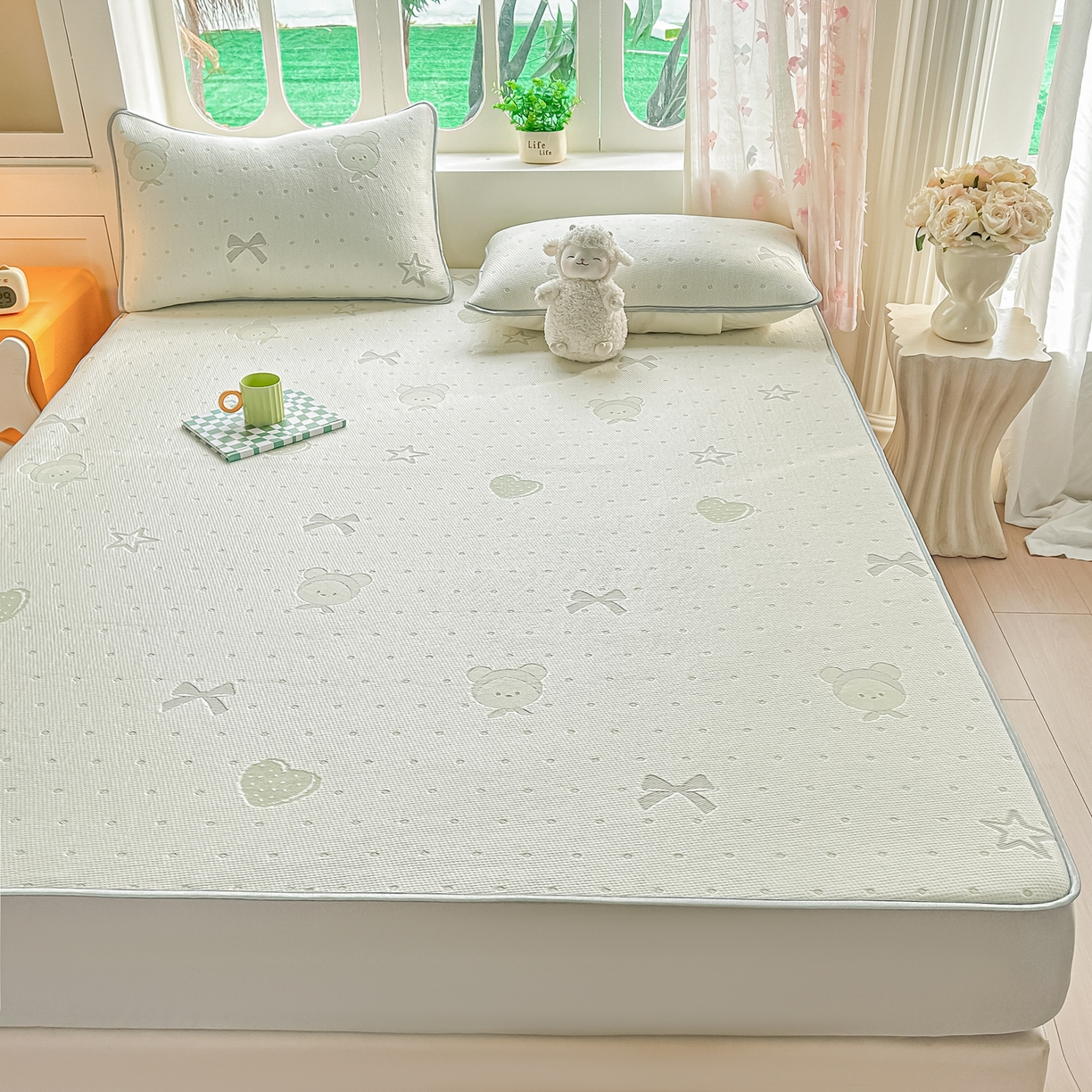 91家纺网 家纺一手货源 找家纺 小萌虎  2026年新款乙纶PE提花冰豆豆凉席床笠款卡通 小美熊