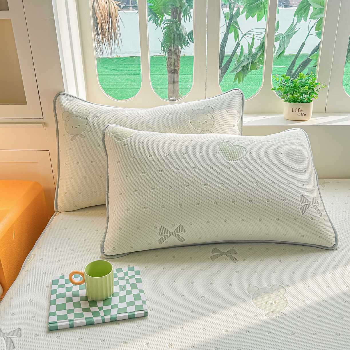 91家纺网 家纺一手货源 找家纺 小萌虎  2026年新款乙纶PE提花冰豆豆凉席床笠款卡通 小美熊