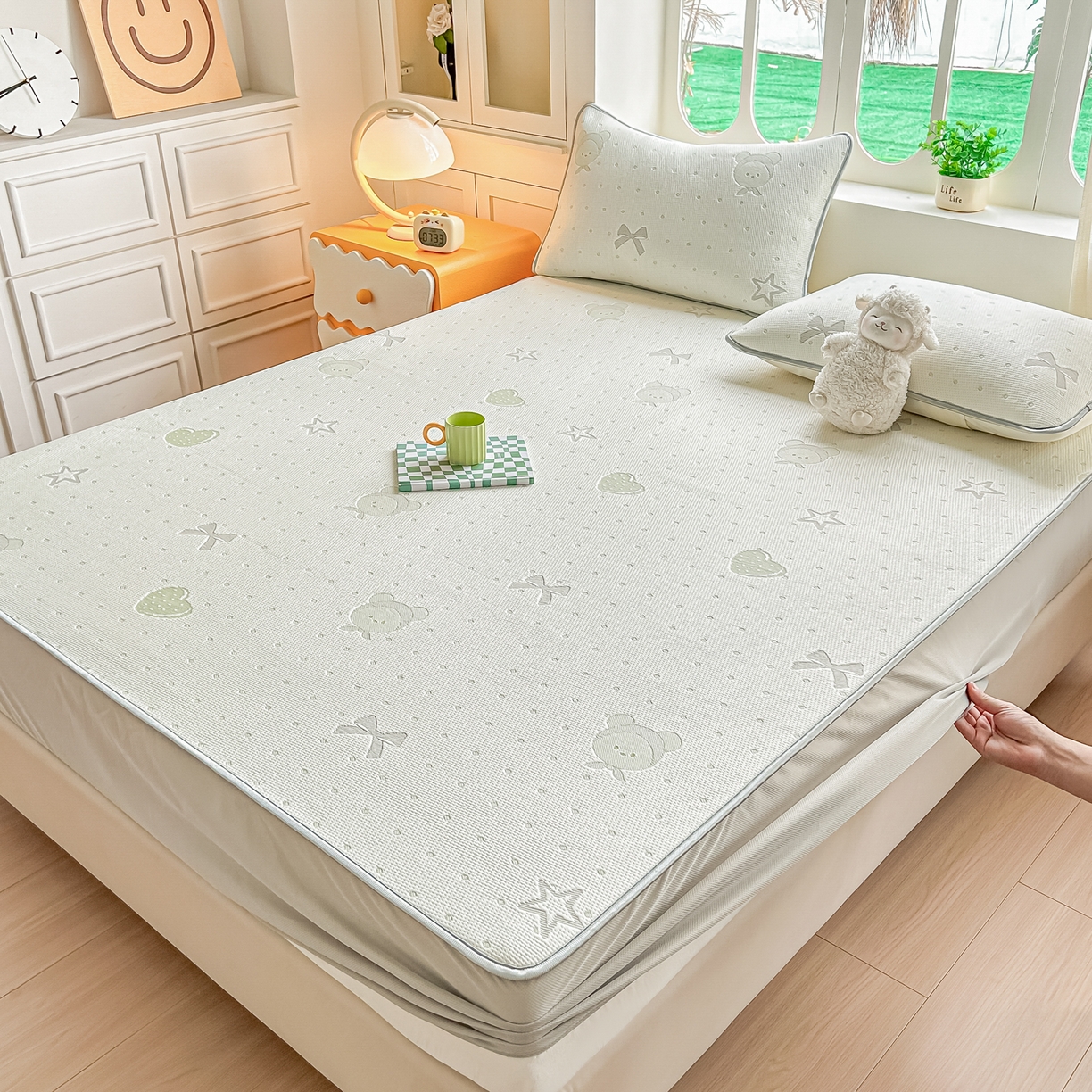 91家纺网 家纺一手货源 找家纺 小萌虎  2026年新款乙纶PE提花冰豆豆凉席床笠款卡通 小美熊