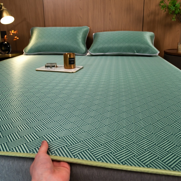 91家纺网 家纺一手货源 找家纺 莱家富 2026新款1800DA类抗菌艾草驱蚊碳光冰丝凉席三件套 饼干花-绿