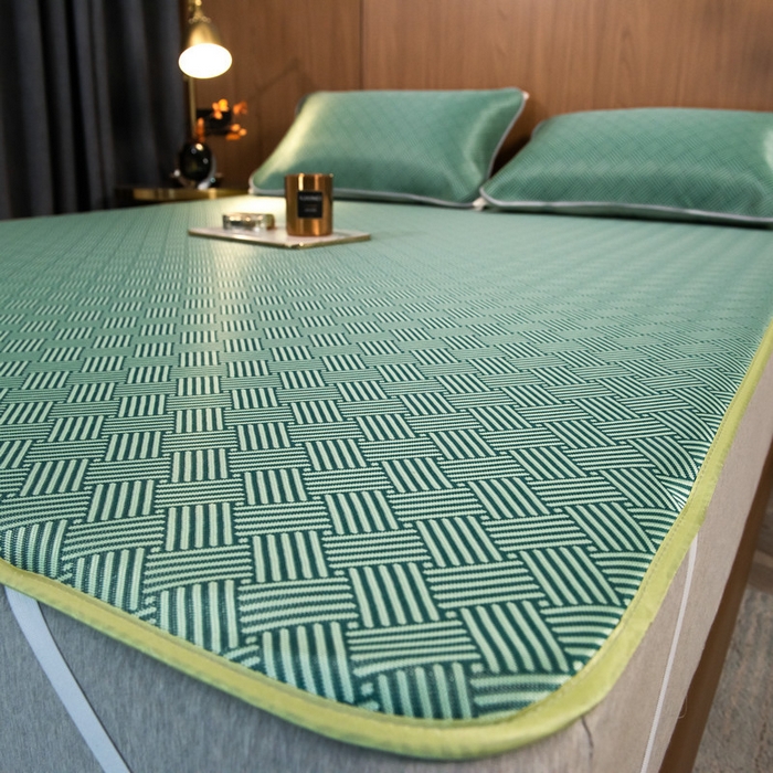 91家纺网 家纺一手货源 找家纺 莱家富 2026新款1800DA类抗菌艾草驱蚊碳光冰丝凉席三件套 饼干花-绿