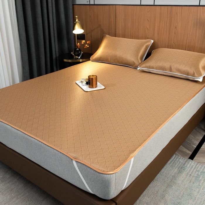 91家纺网 家纺一手货源 找家纺 莱家富 2026新款1800DA类抗菌艾草驱蚊碳光冰丝凉席三件套 饼干花-棕