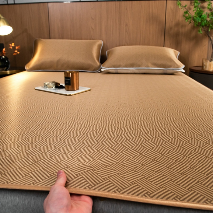 91家纺网 家纺一手货源 找家纺 莱家富 2026新款1800DA类抗菌艾草驱蚊碳光冰丝凉席三件套 饼干花-棕