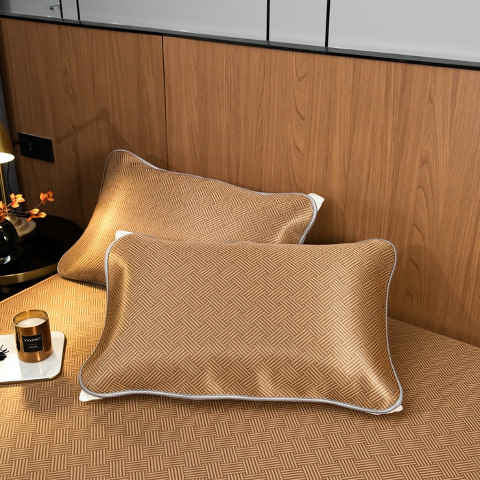 91家纺网 家纺一手货源 找家纺 莱家富 2026新款1800DA类抗菌艾草驱蚊碳光冰丝凉席三件套 饼干花-棕