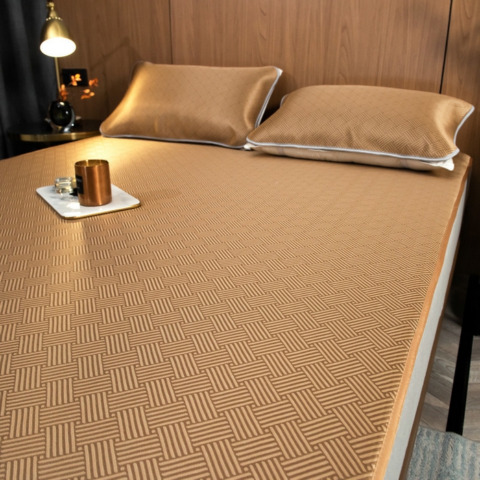 91家纺网 家纺一手货源 找家纺 莱家富 2026新款1800DA类抗菌艾草驱蚊碳光冰丝凉席三件套 饼干花-棕