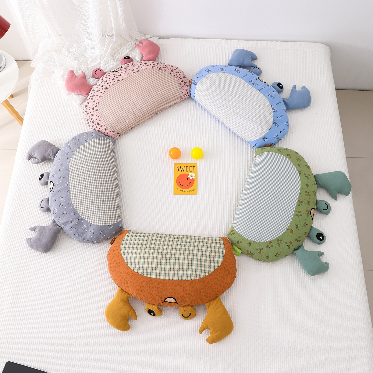 91家纺网 家纺一手货源 找家纺 芯洲 2026春夏新款可爱小螃蟹荞麦枕儿童学生靠枕抱枕枕头枕芯 组合图仅供展示不可下单