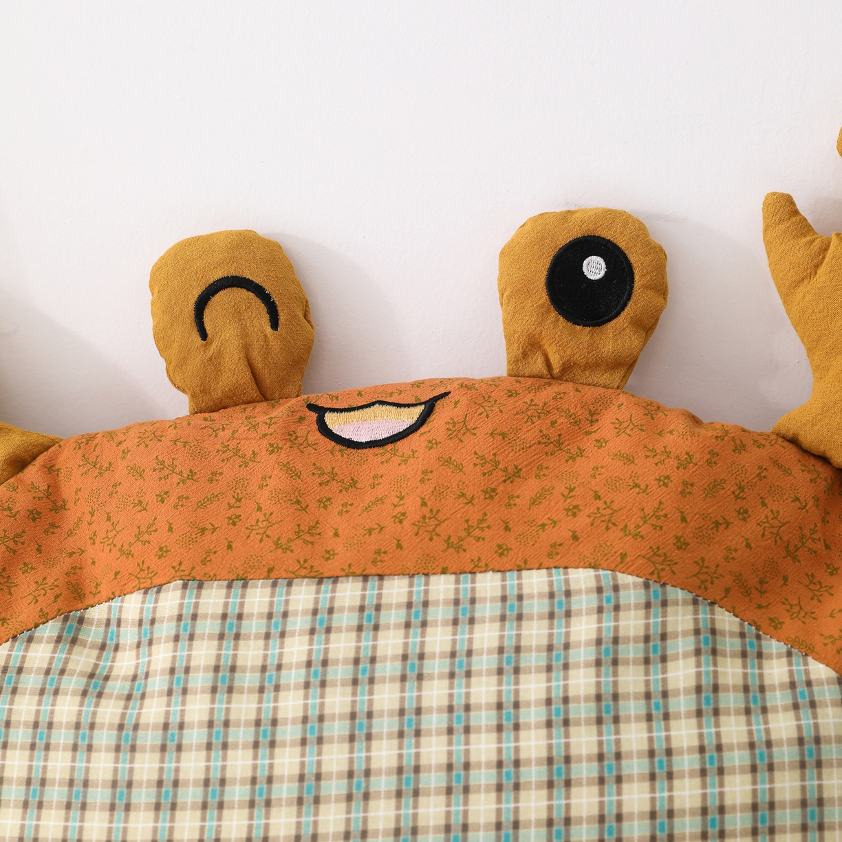 91家纺网 家纺一手货源 找家纺 芯洲 2026春夏新款可爱小螃蟹荞麦枕儿童学生靠枕抱枕枕头枕芯 小螃蟹-桔