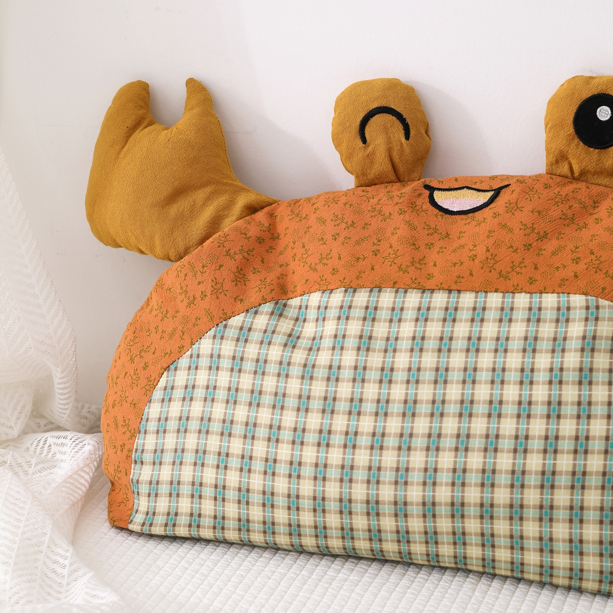 91家纺网 家纺一手货源 找家纺 芯洲 2026春夏新款可爱小螃蟹荞麦枕儿童学生靠枕抱枕枕头枕芯 小螃蟹-桔