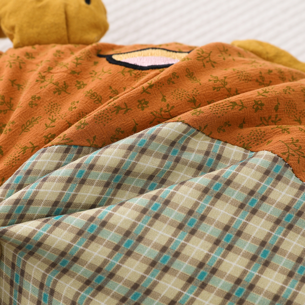 91家纺网 家纺一手货源 找家纺 芯洲 2026春夏新款可爱小螃蟹荞麦枕儿童学生靠枕抱枕枕头枕芯 小螃蟹-桔