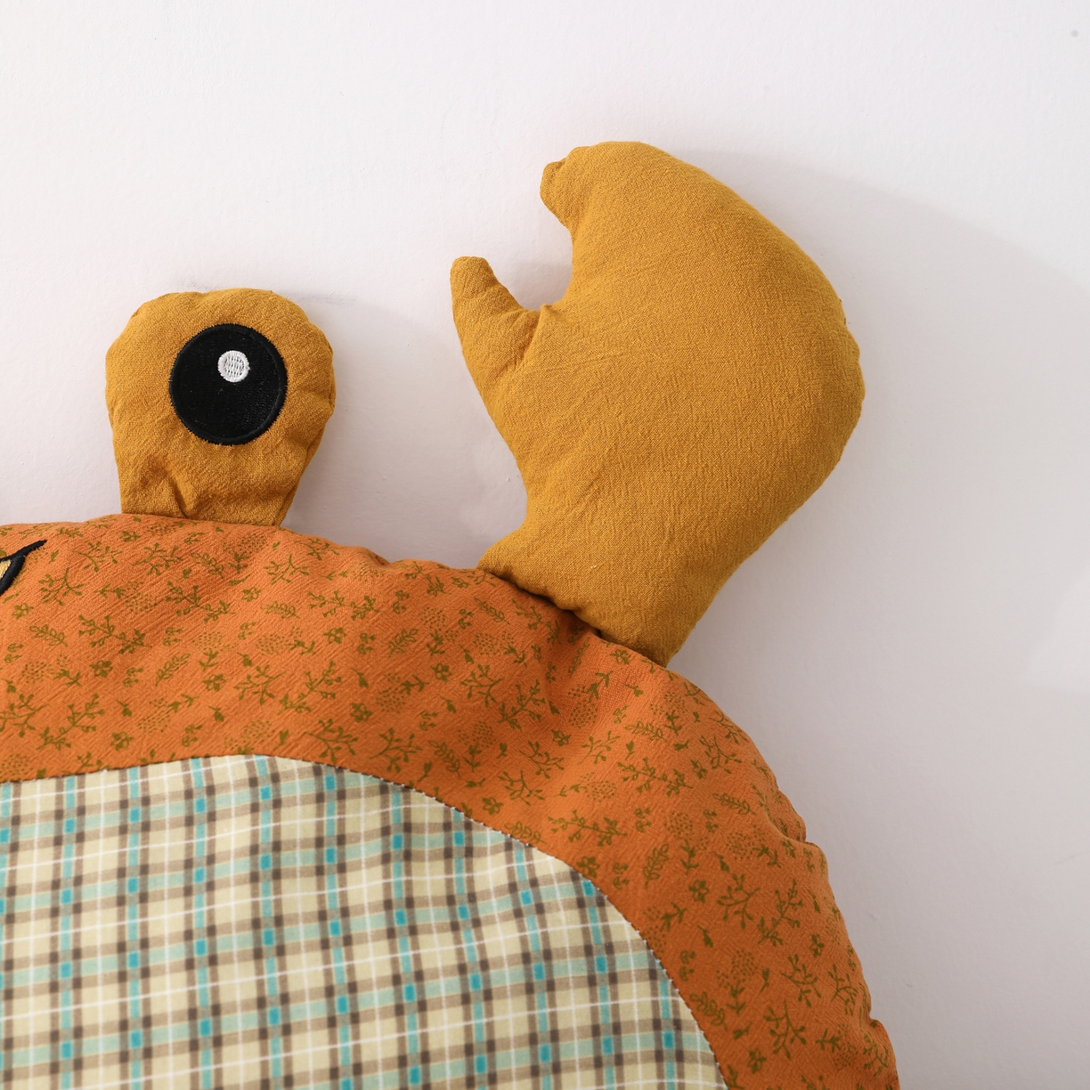 91家纺网 家纺一手货源 找家纺 芯洲 2026春夏新款可爱小螃蟹荞麦枕儿童学生靠枕抱枕枕头枕芯 小螃蟹-桔