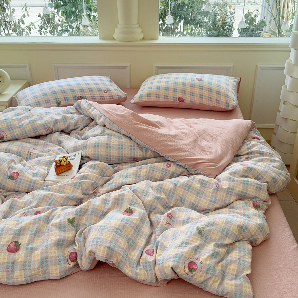 91家纺网 家纺一手货源 找家纺 小蓝孩家纺 2026新款泡泡纱双层纱四件套（不缺货） 甜心草莓