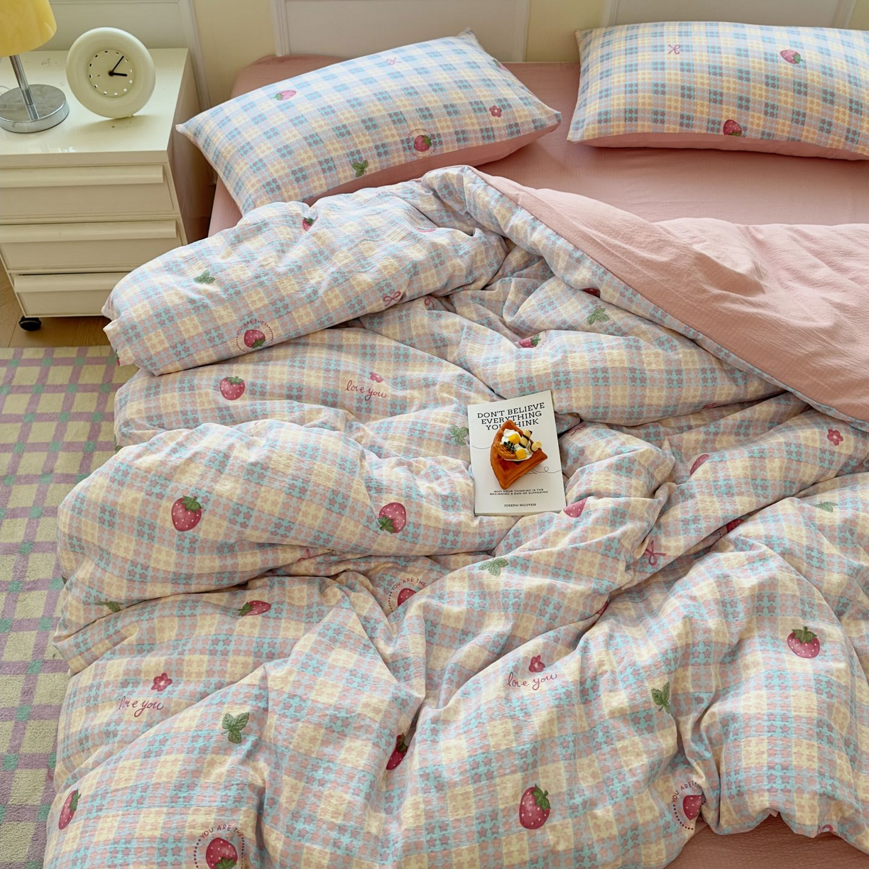 91家纺网 家纺一手货源 找家纺 小蓝孩家纺 2026新款泡泡纱双层纱四件套（不缺货） 甜心草莓