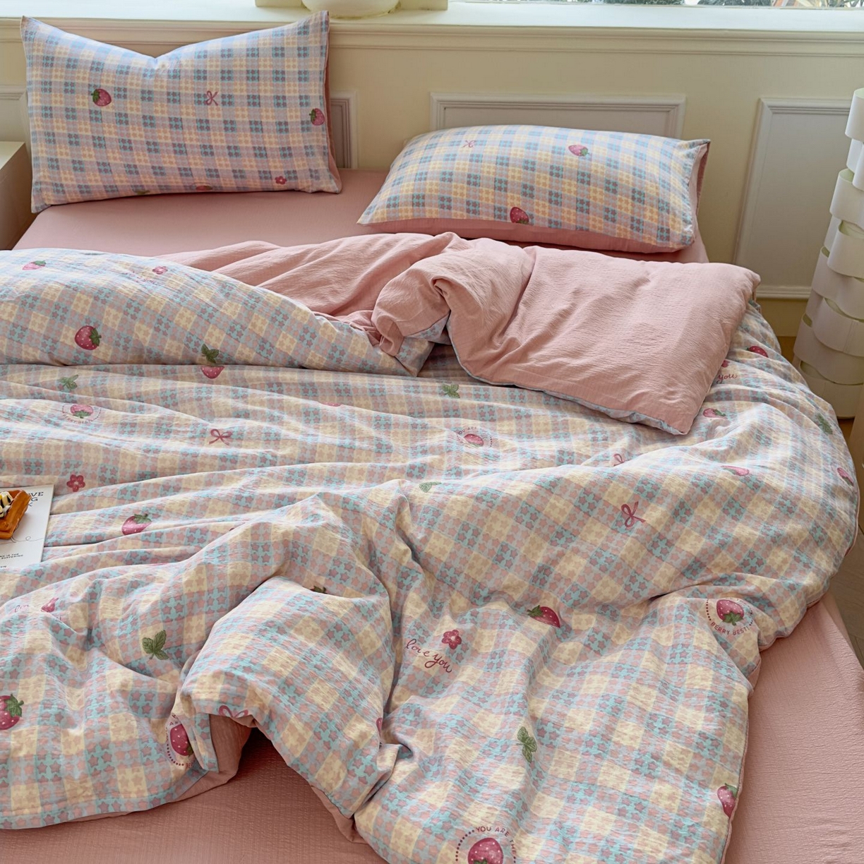 91家纺网 家纺一手货源 找家纺 小蓝孩家纺 2026新款泡泡纱双层纱四件套（不缺货） 甜心草莓