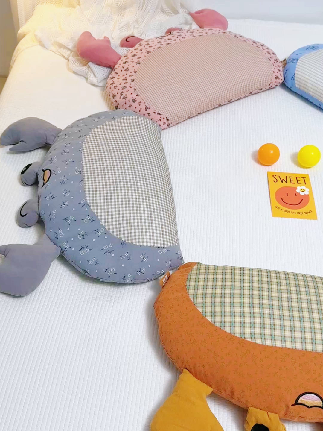91家纺网 家纺一手货源 找家纺 芯洲 2026春夏新款可爱小螃蟹荞麦枕儿童学生靠枕抱枕枕头枕芯 小螃蟹-灰