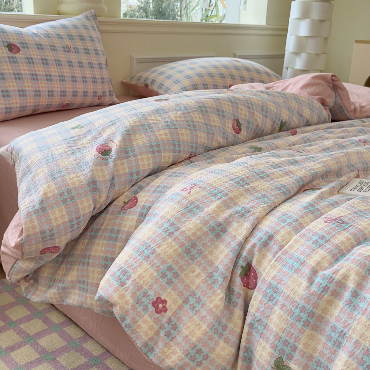 91家纺网 家纺一手货源 找家纺 小蓝孩家纺 2026新款泡泡纱双层纱四件套（不缺货） 甜心草莓