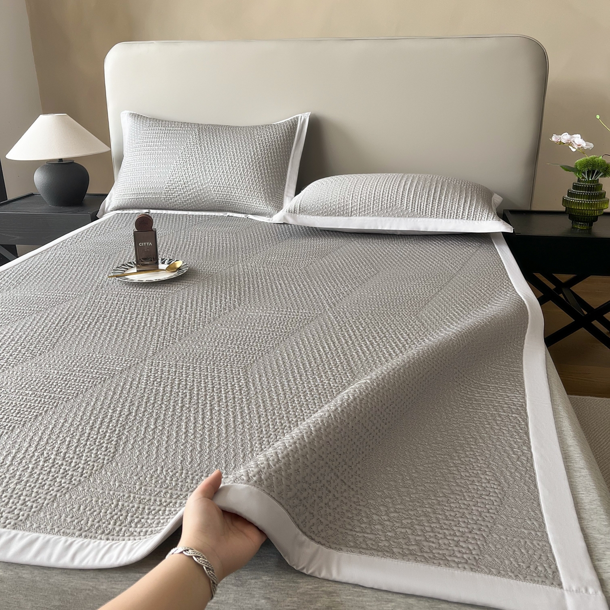 91家纺网 家纺一手货源 找家纺 禧禾 2026新款PE中分子A类泡小豆暗纹提花凉席席子三件套-星涧 星涧-浅灰