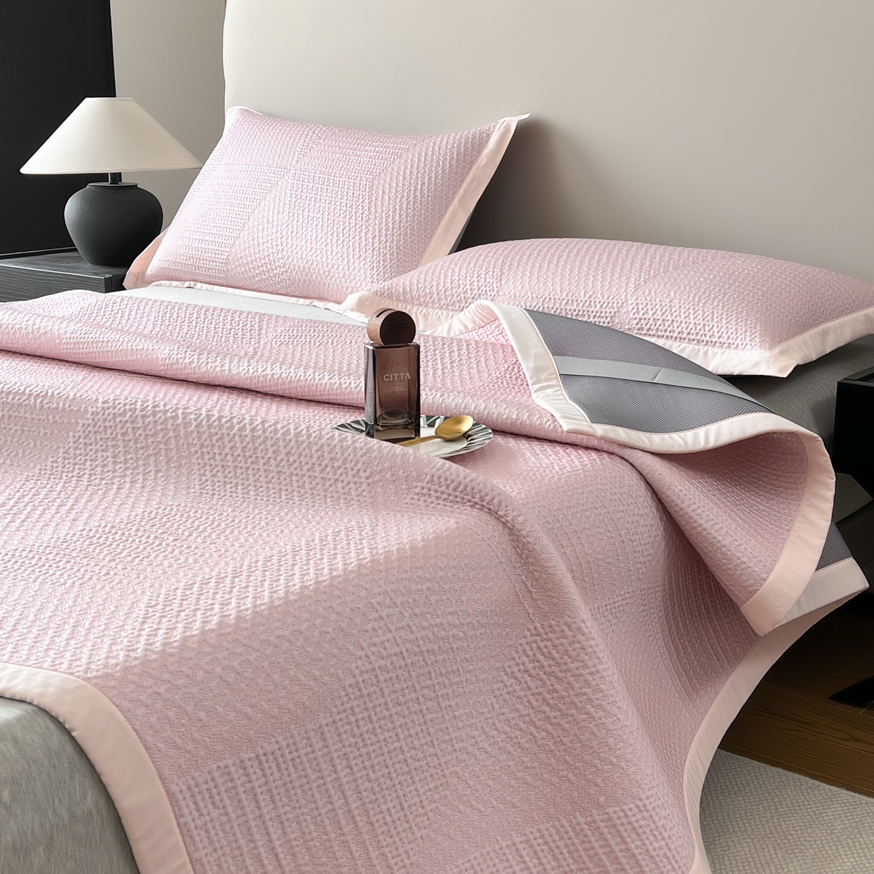 91家纺网 家纺一手货源 找家纺 禧禾 2026新款PE中分子A类泡小豆暗纹提花凉席席子三件套-星涧 星涧-水粉