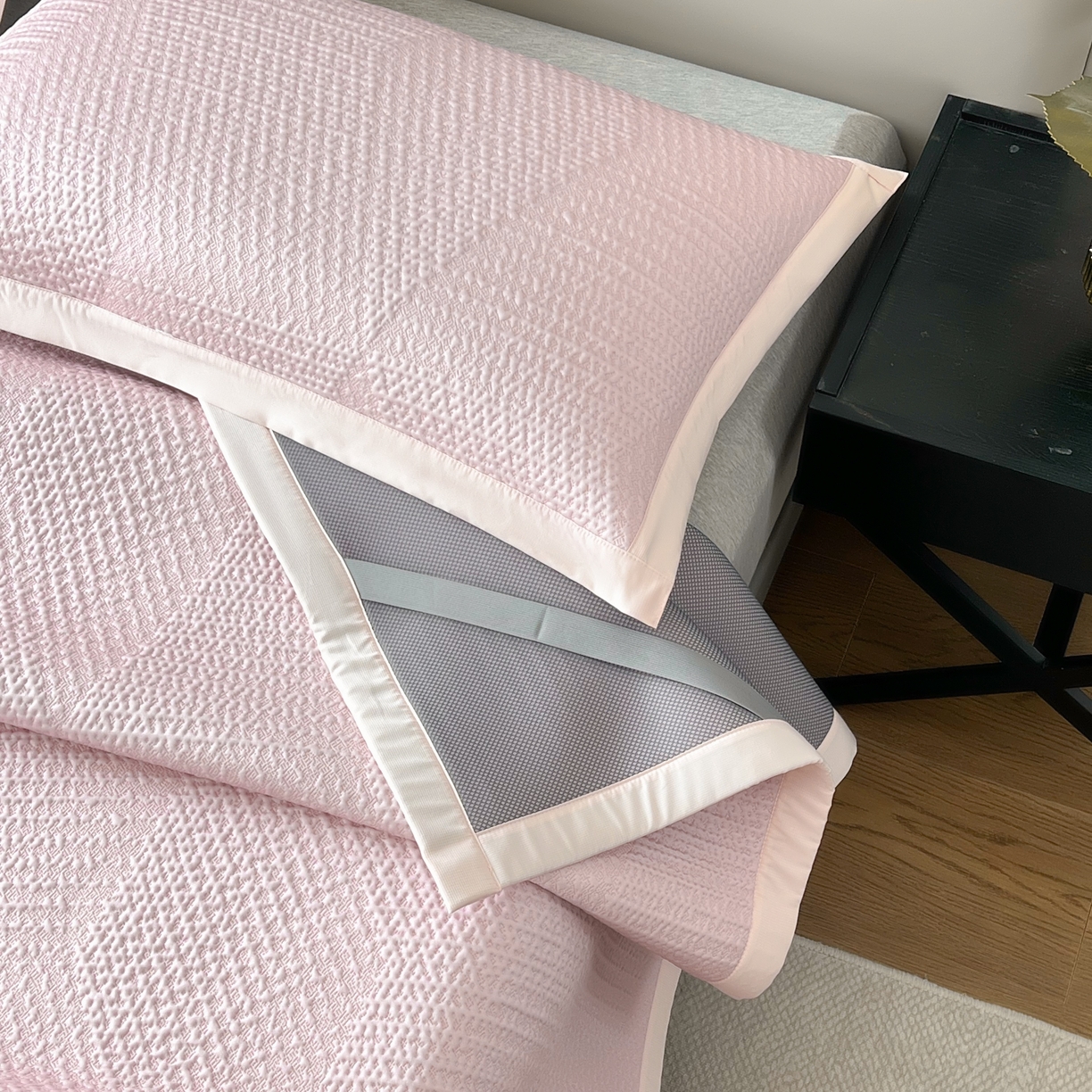 91家纺网 家纺一手货源 找家纺 禧禾 2026新款PE中分子A类泡小豆暗纹提花凉席席子三件套-星涧 星涧-水粉