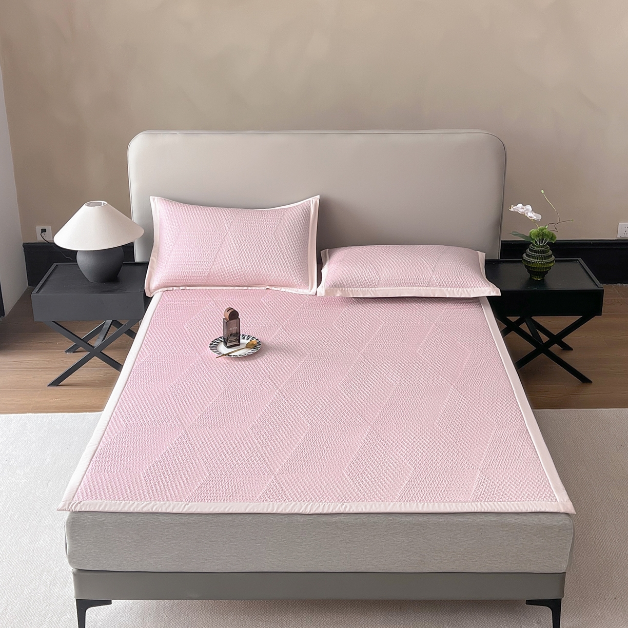 91家纺网 家纺一手货源 找家纺 禧禾 2026新款PE中分子A类泡小豆暗纹提花凉席席子三件套-星涧 星涧-水粉