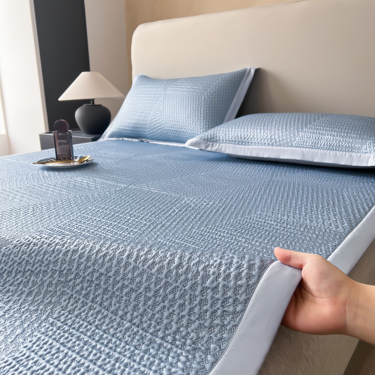 91家纺网 家纺一手货源 找家纺 禧禾 2026新款PE中分子A类泡小豆暗纹提花凉席席子三件套-星涧 星涧-水蓝