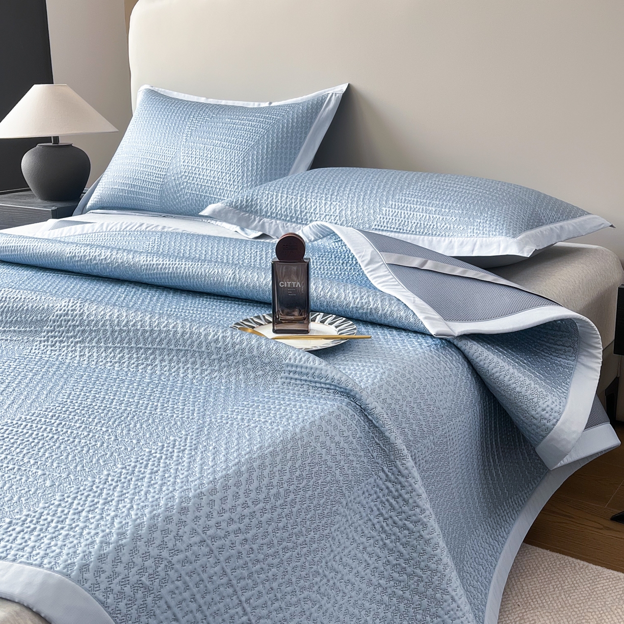 91家纺网 家纺一手货源 找家纺 禧禾 2026新款PE中分子A类泡小豆暗纹提花凉席席子三件套-星涧 星涧-水蓝