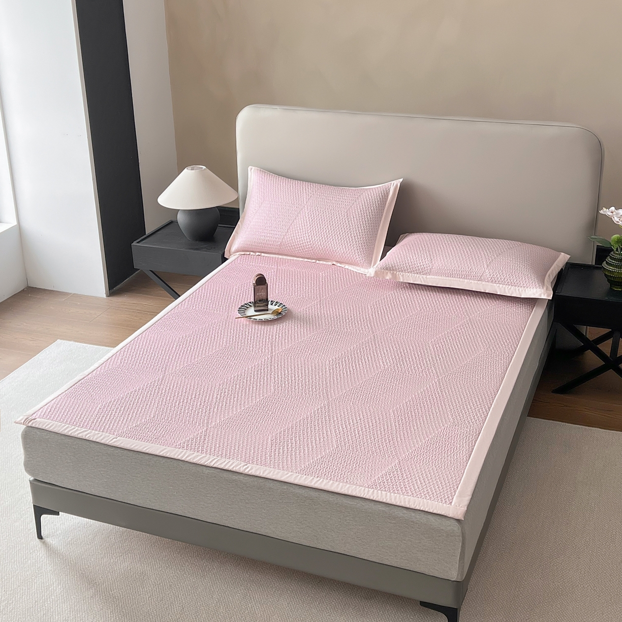 91家纺网 家纺一手货源 找家纺 禧禾 2026新款PE中分子A类泡小豆暗纹提花凉席席子三件套-星涧 星涧-水粉