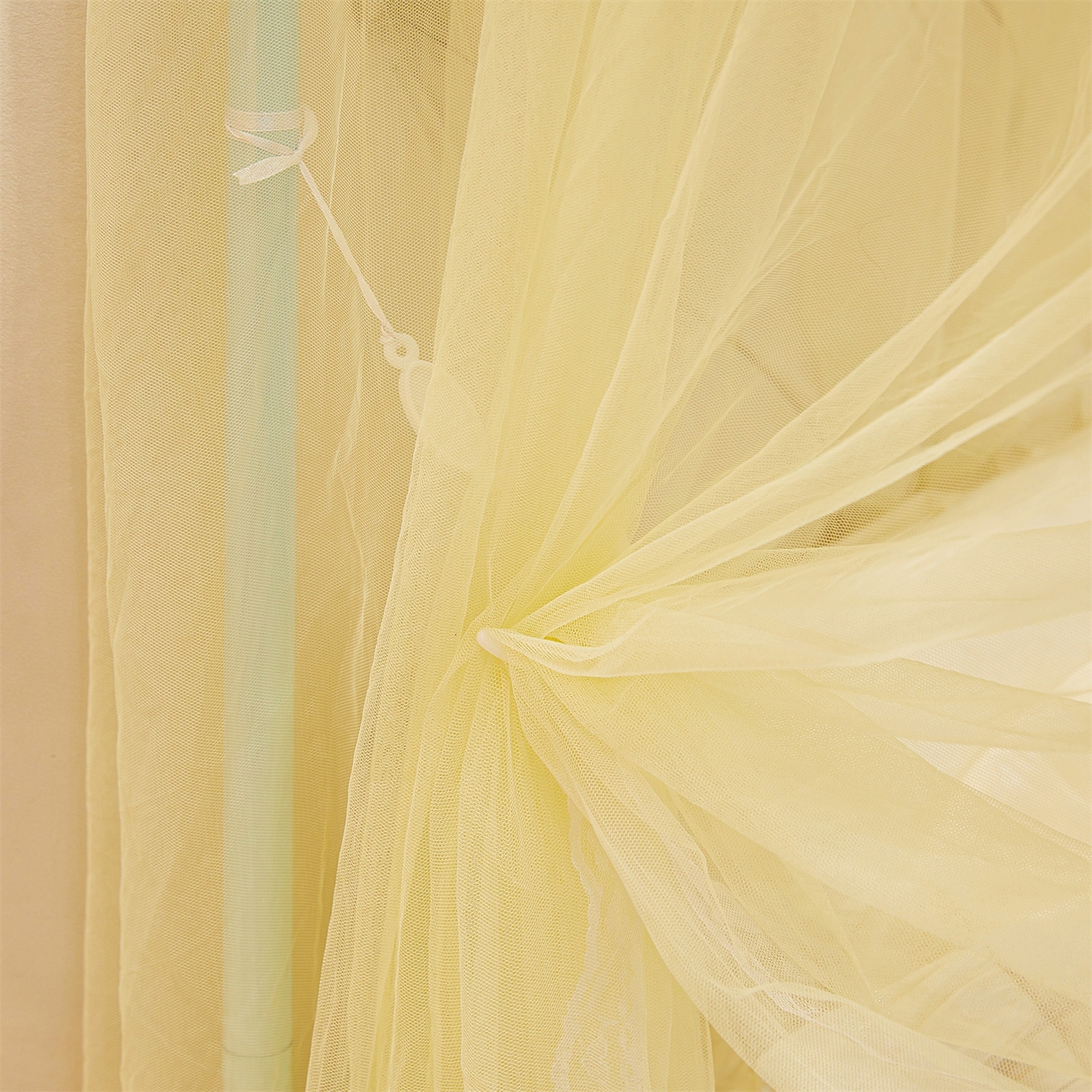 91家纺网 家纺一手货源 找家纺 舞夜盛世 【欧式风情】2026新款落地三开门宫廷蚊帐 欧式情怀-黄色