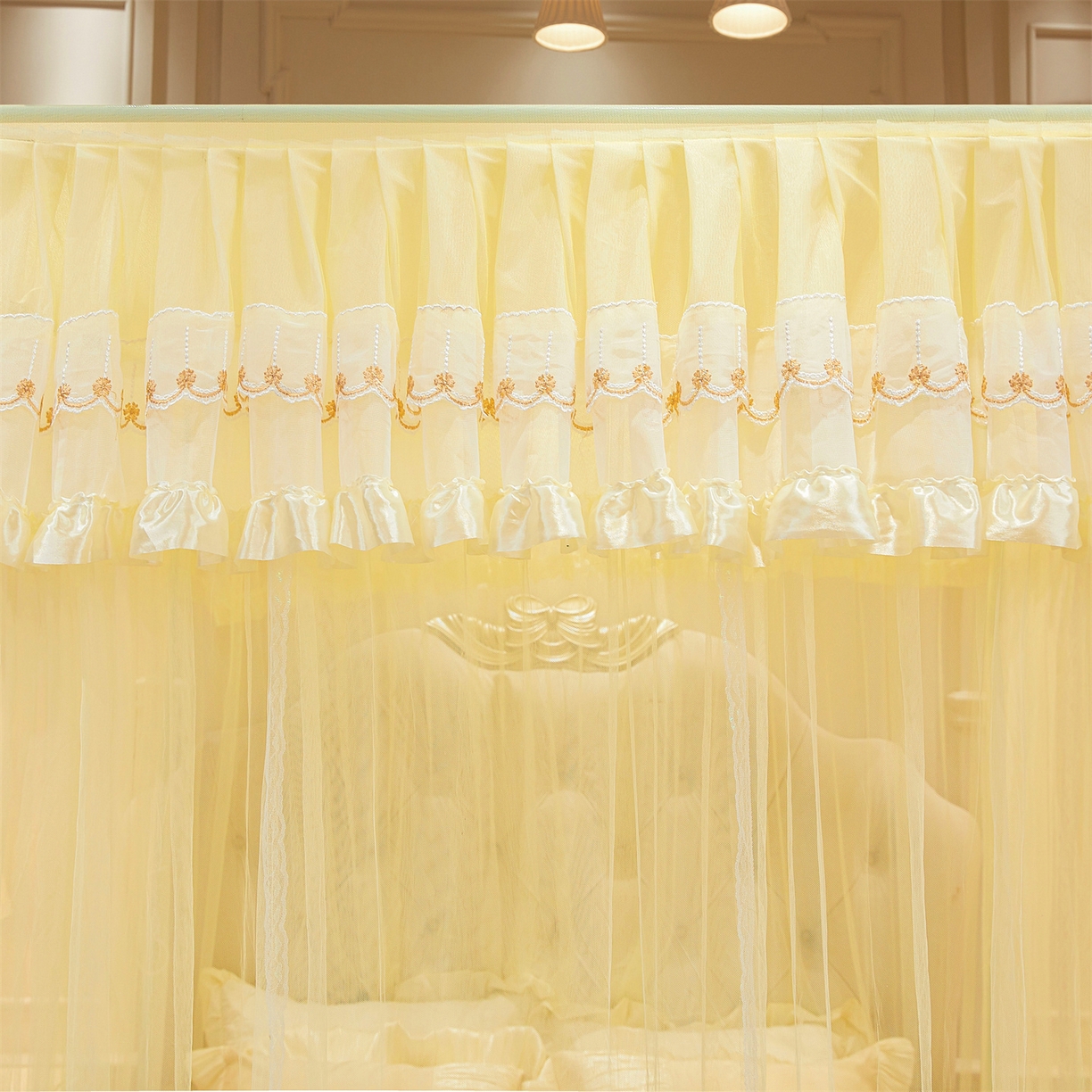 91家纺网 家纺一手货源 找家纺 舞夜盛世 【欧式风情】2026新款落地三开门宫廷蚊帐 欧式情怀-黄色