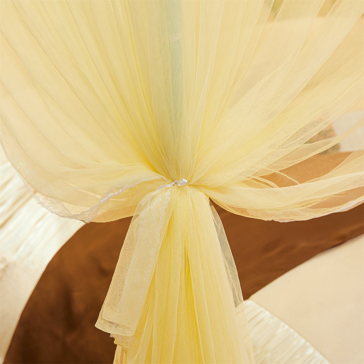 91家纺网 家纺一手货源 找家纺 舞夜盛世 【欧式风情】2026新款落地三开门宫廷蚊帐 欧式情怀-黄色