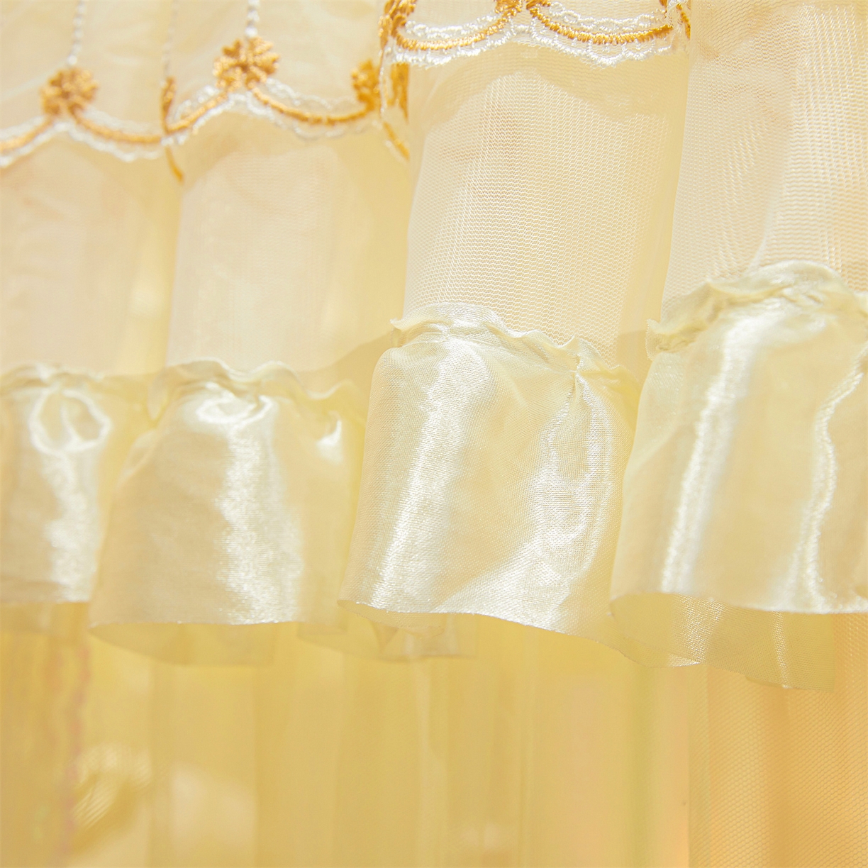 91家纺网 家纺一手货源 找家纺 舞夜盛世 【欧式风情】2026新款落地三开门宫廷蚊帐 欧式情怀-黄色