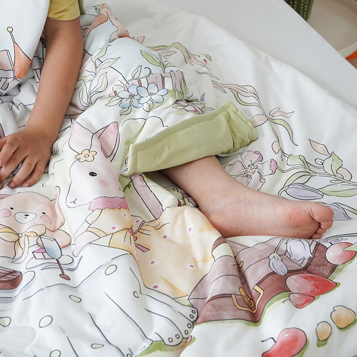 91家纺网 家纺一手货源 找家纺 伟邦枕芯 2026新款儿童凉感拥抱夏被 兔堡奇遇记