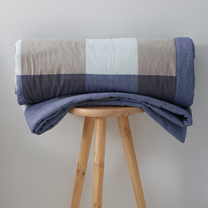 91家纺网 家纺一手货源 找家纺 玖弘家居 2026新款凉感亲肤羽丝棉夏被 蓝大格