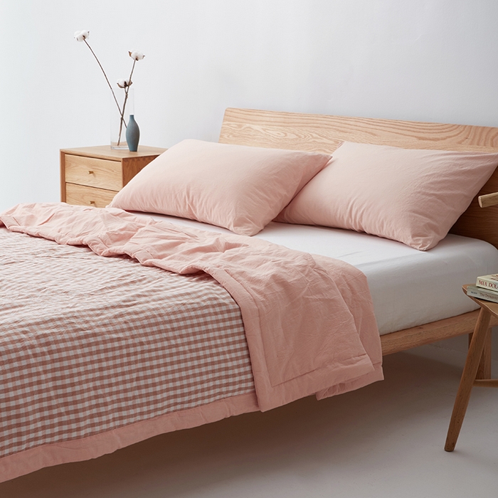 91家纺网 家纺一手货源 找家纺 玖弘家居 2026新款凉感亲肤羽丝棉夏被 粉小格