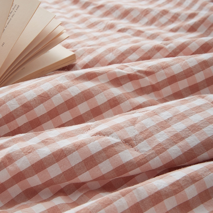 91家纺网 家纺一手货源 找家纺 玖弘家居 2026新款凉感亲肤羽丝棉夏被 粉小格