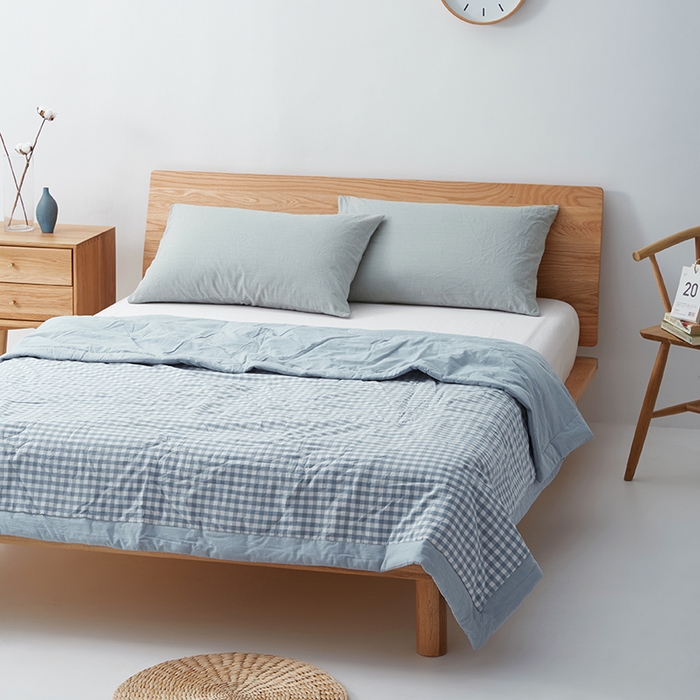 91家纺网 家纺一手货源 找家纺 玖弘家居 2026新款凉感亲肤羽丝棉夏被 浅蓝小格