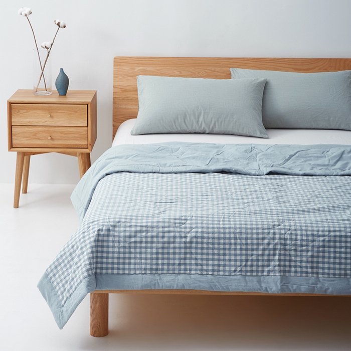 91家纺网 家纺一手货源 找家纺 玖弘家居 2026新款凉感亲肤羽丝棉夏被 浅蓝小格