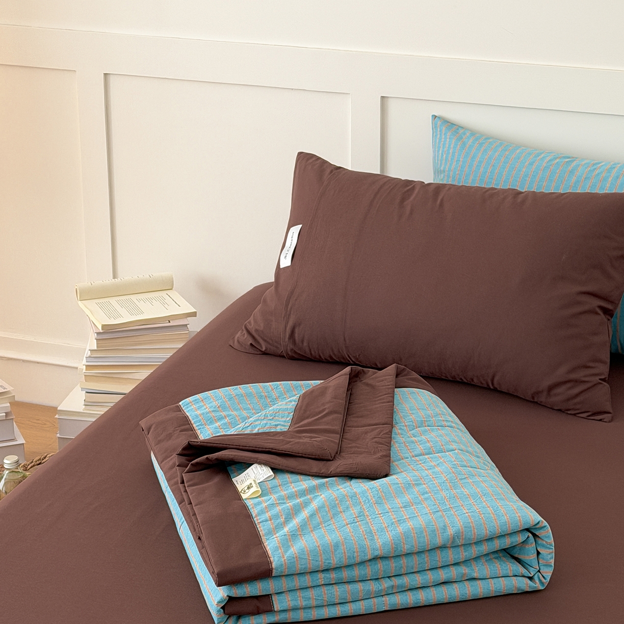 91家纺网 家纺一手货源 找家纺 玖弘家居 2026新款凉感亲肤羽丝棉夏被 蓝咖条