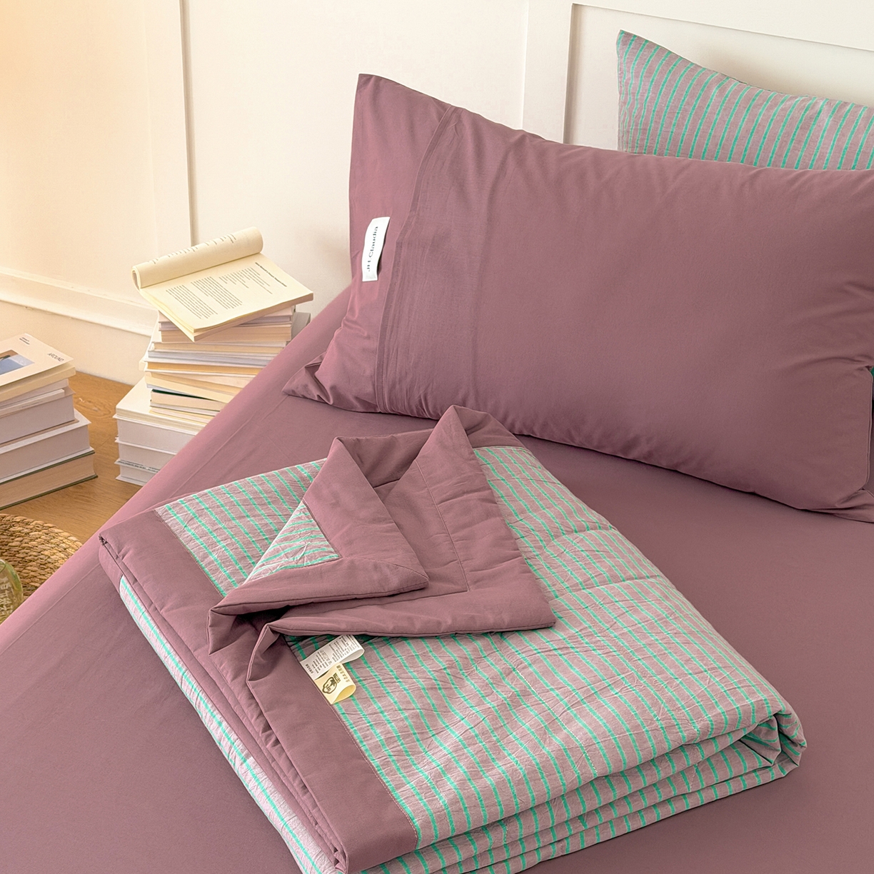 91家纺网 家纺一手货源 找家纺 玖弘家居 2026新款凉感亲肤羽丝棉夏被 粉紫条