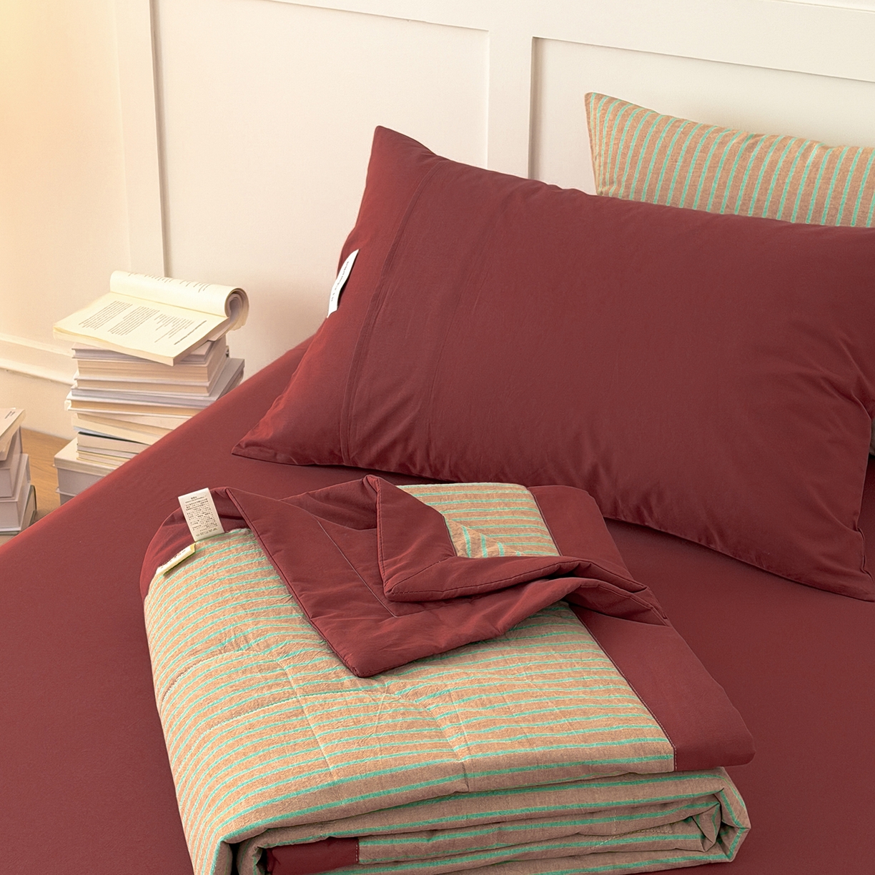 91家纺网 家纺一手货源 找家纺 玖弘家居 2026新款凉感亲肤羽丝棉夏被 桔红条