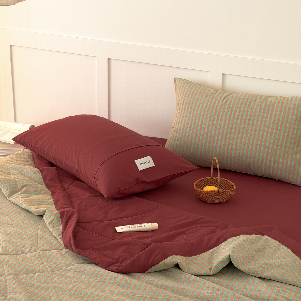 91家纺网 家纺一手货源 找家纺 玖弘家居 2026新款凉感亲肤羽丝棉夏被 桔红条