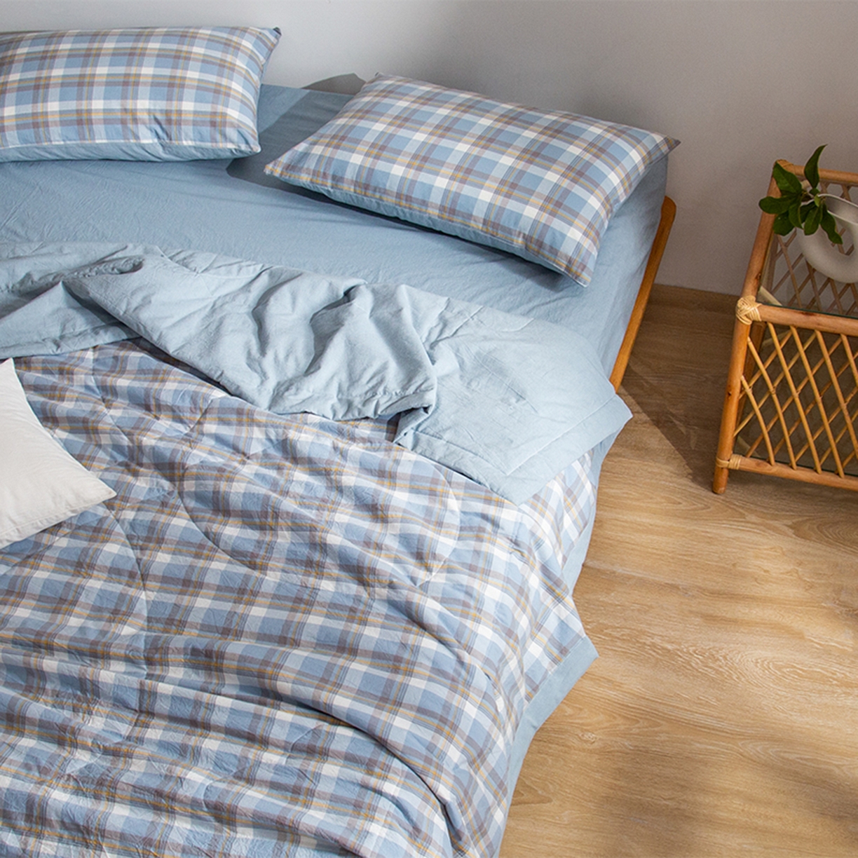 91家纺网 家纺一手货源 找家纺 玖弘家居 2026新款凉感亲肤羽丝棉夏被 简兮蓝