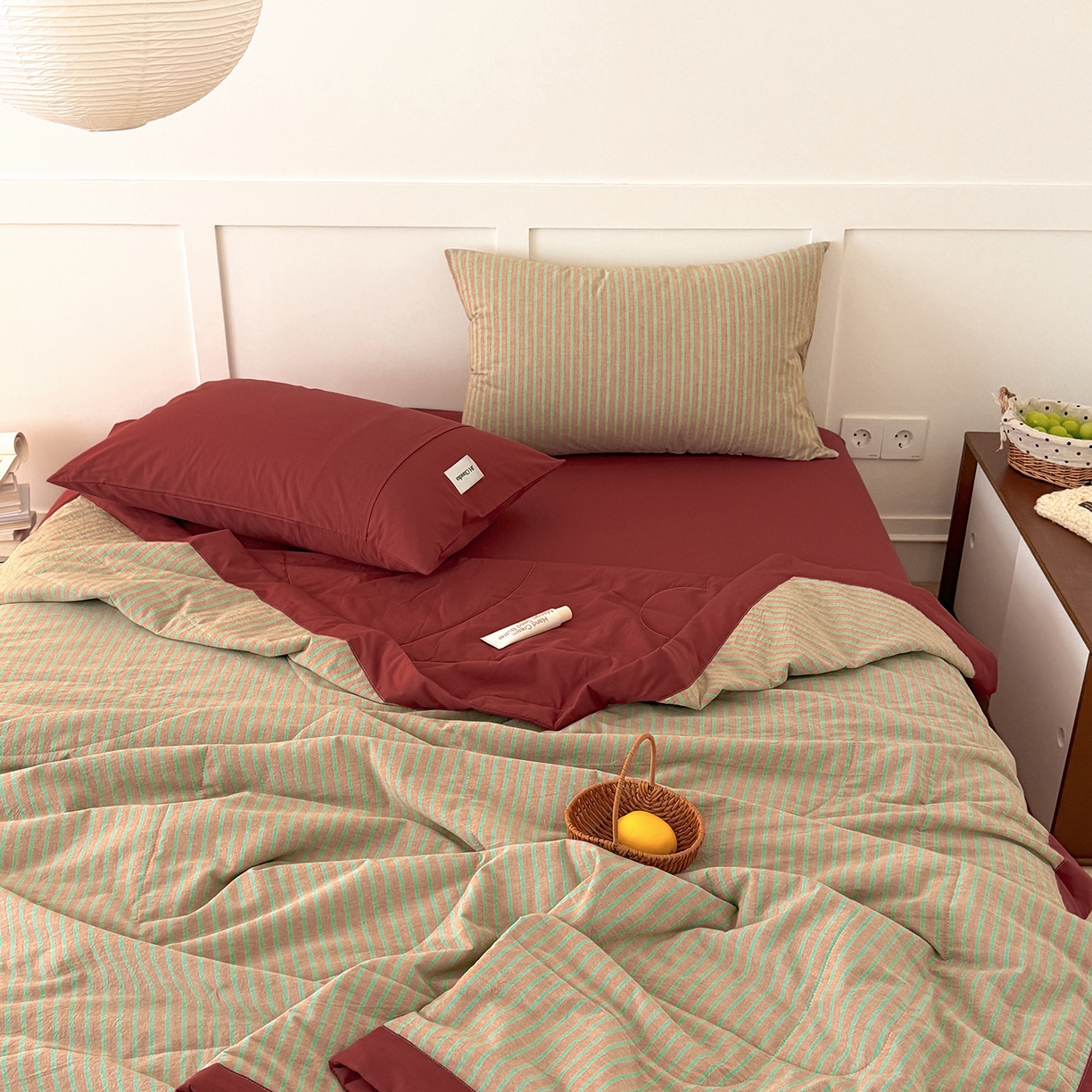 91家纺网 家纺一手货源 找家纺 玖弘家居 2026新款凉感亲肤羽丝棉夏被 桔红条