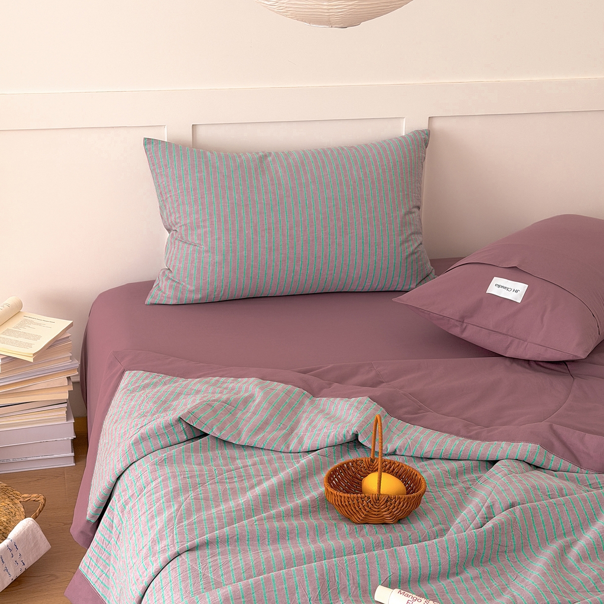 91家纺网 家纺一手货源 找家纺 玖弘家居 2026新款凉感亲肤羽丝棉夏被 粉紫条