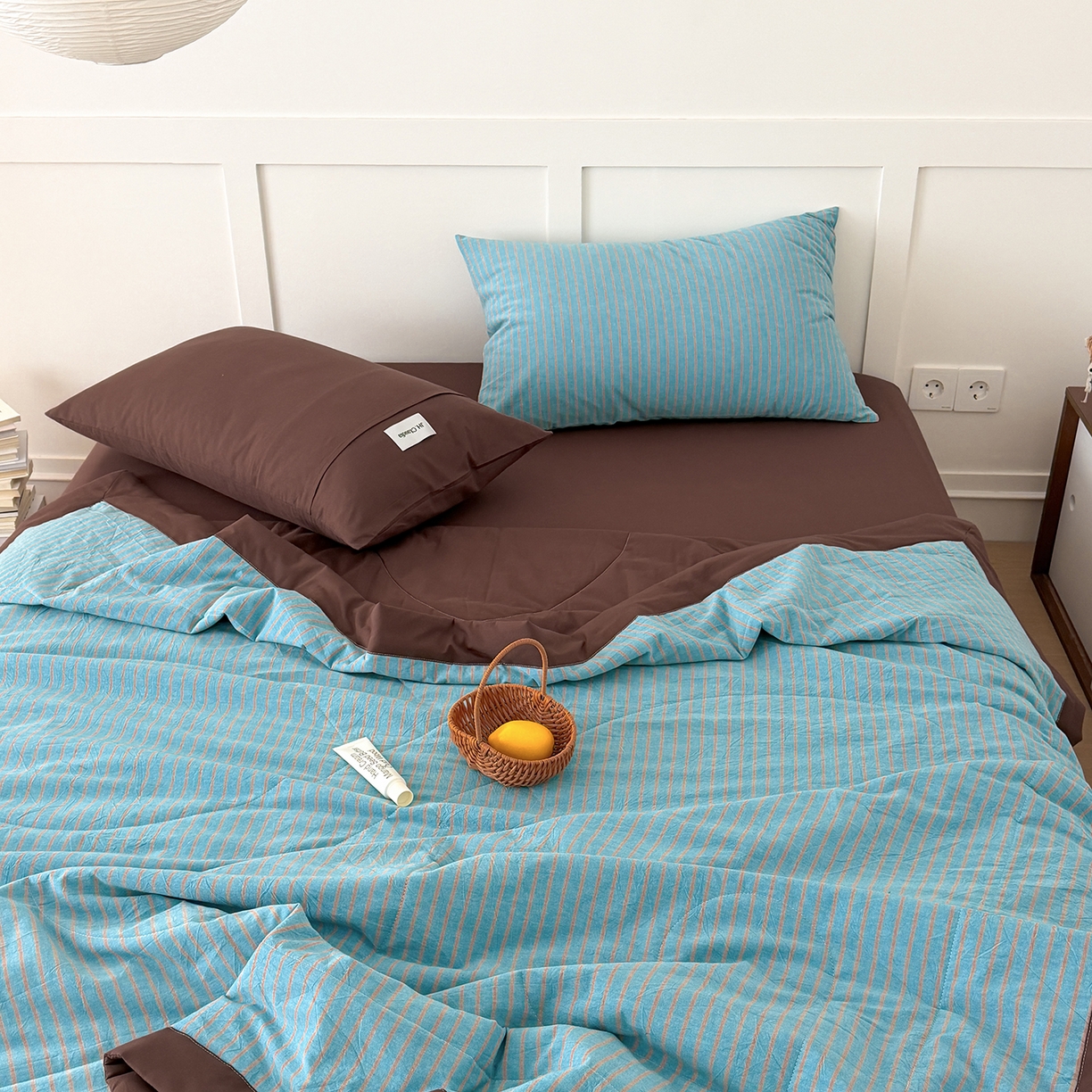 91家纺网 家纺一手货源 找家纺 玖弘家居 2026新款凉感亲肤羽丝棉夏被 蓝咖条