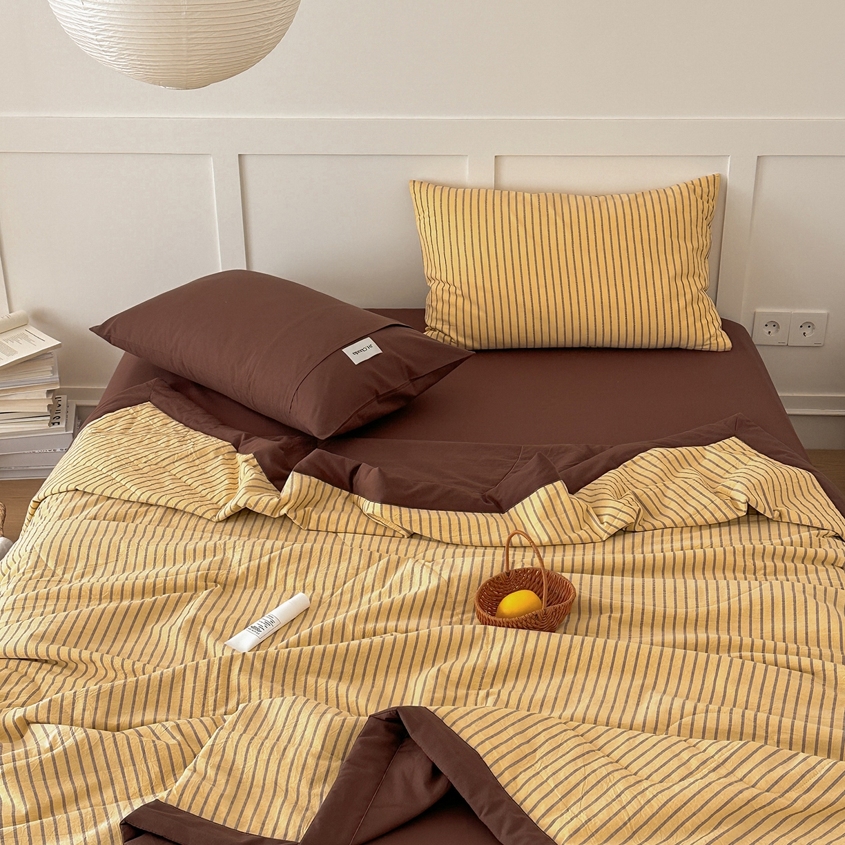 91家纺网 家纺一手货源 找家纺 玖弘家居 2026新款凉感亲肤羽丝棉夏被 黄咖条